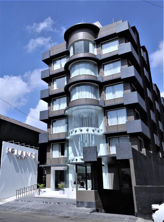 De Glance Hotel Surat Zewnętrze zdjęcie