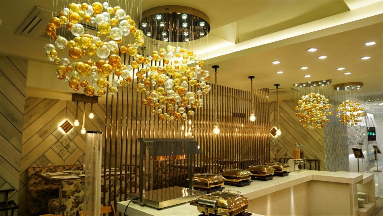 De Glance Hotel Surat Zewnętrze zdjęcie