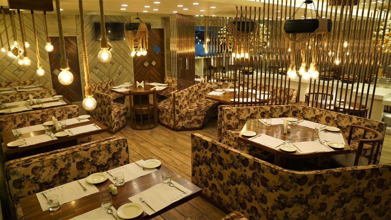 De Glance Hotel Surat Zewnętrze zdjęcie