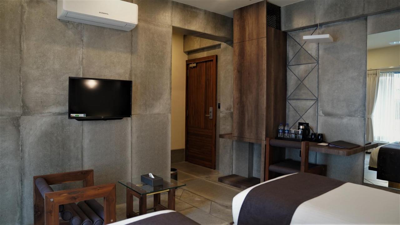 De Glance Hotel Surat Zewnętrze zdjęcie