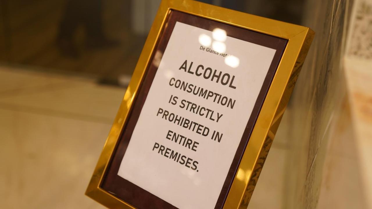 De Glance Hotel Surat Zewnętrze zdjęcie