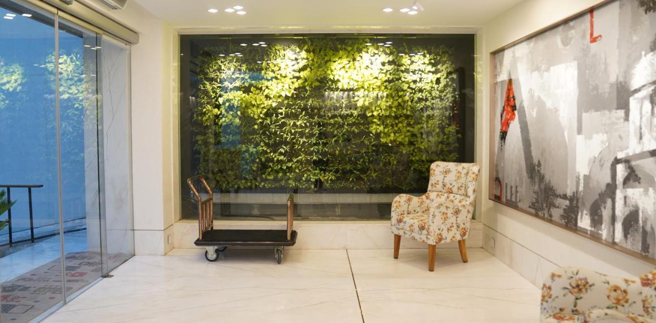 De Glance Hotel Surat Zewnętrze zdjęcie