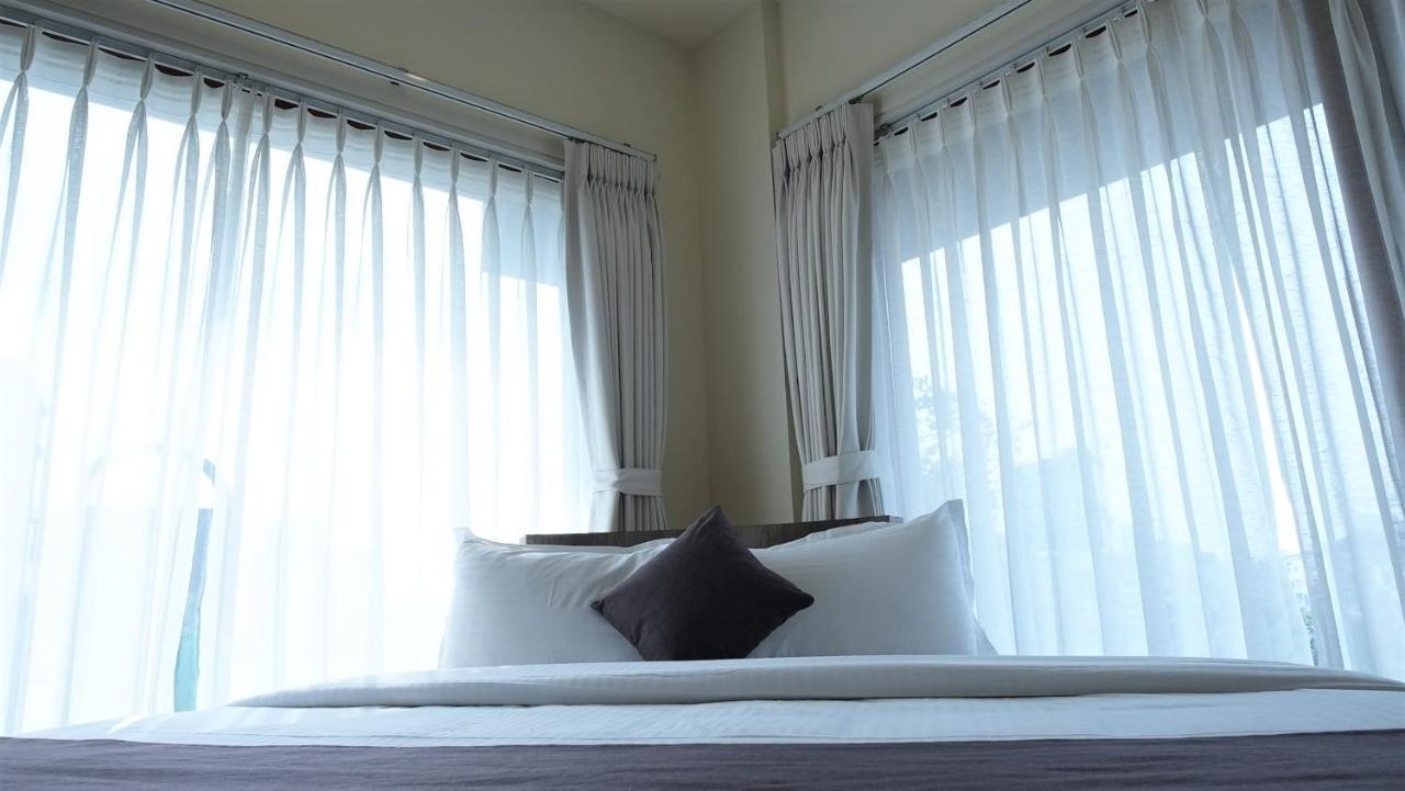 De Glance Hotel Surat Zewnętrze zdjęcie