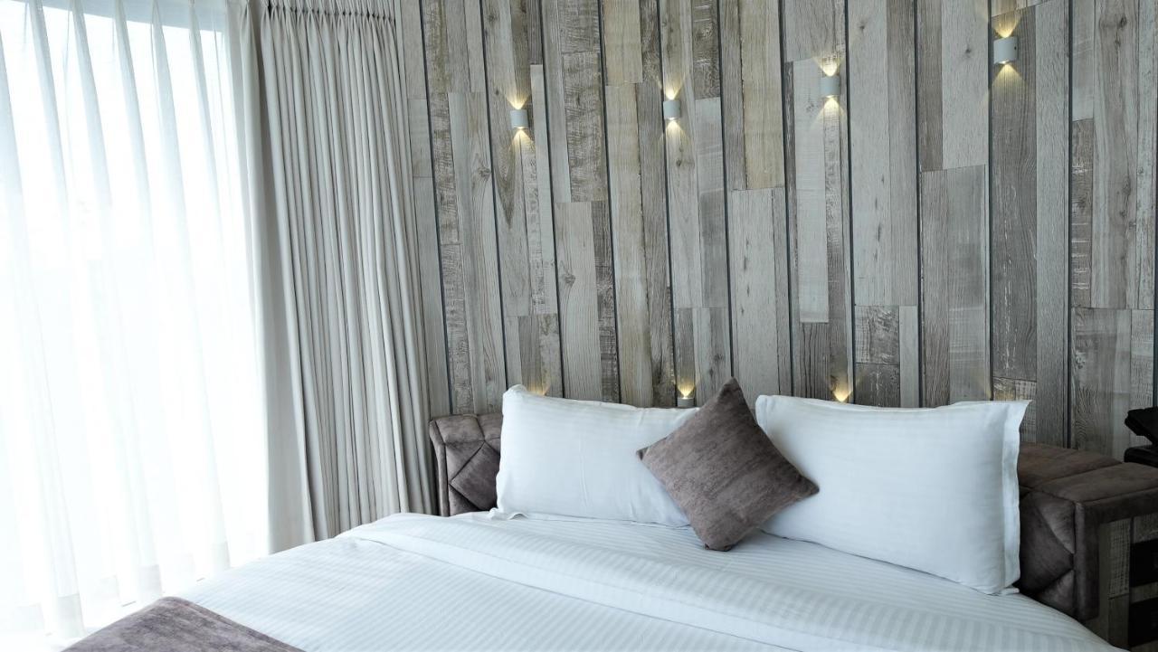De Glance Hotel Surat Zewnętrze zdjęcie