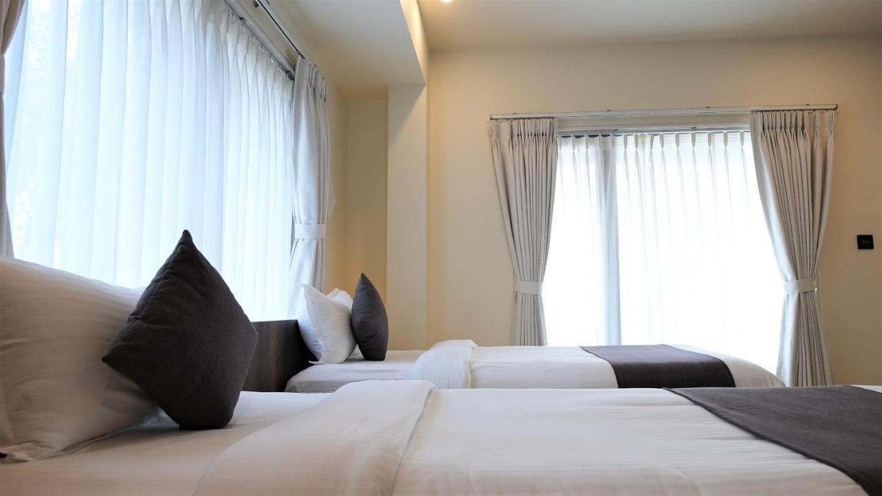 De Glance Hotel Surat Zewnętrze zdjęcie