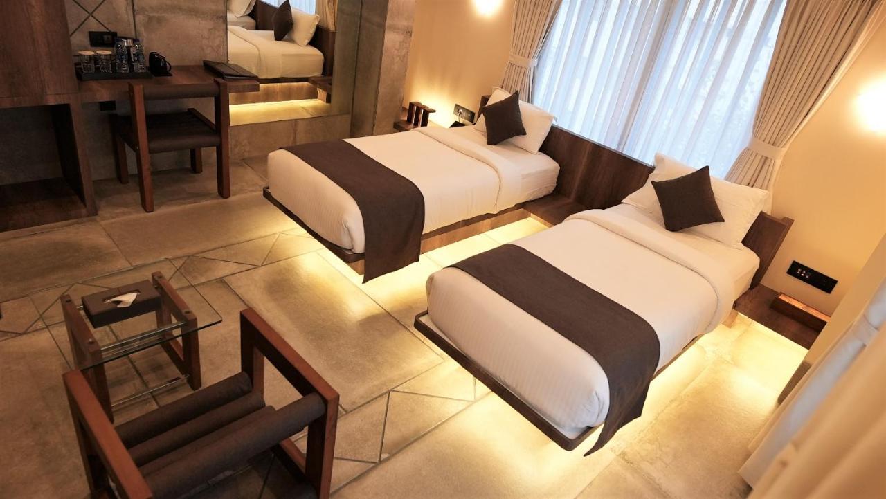 De Glance Hotel Surat Zewnętrze zdjęcie