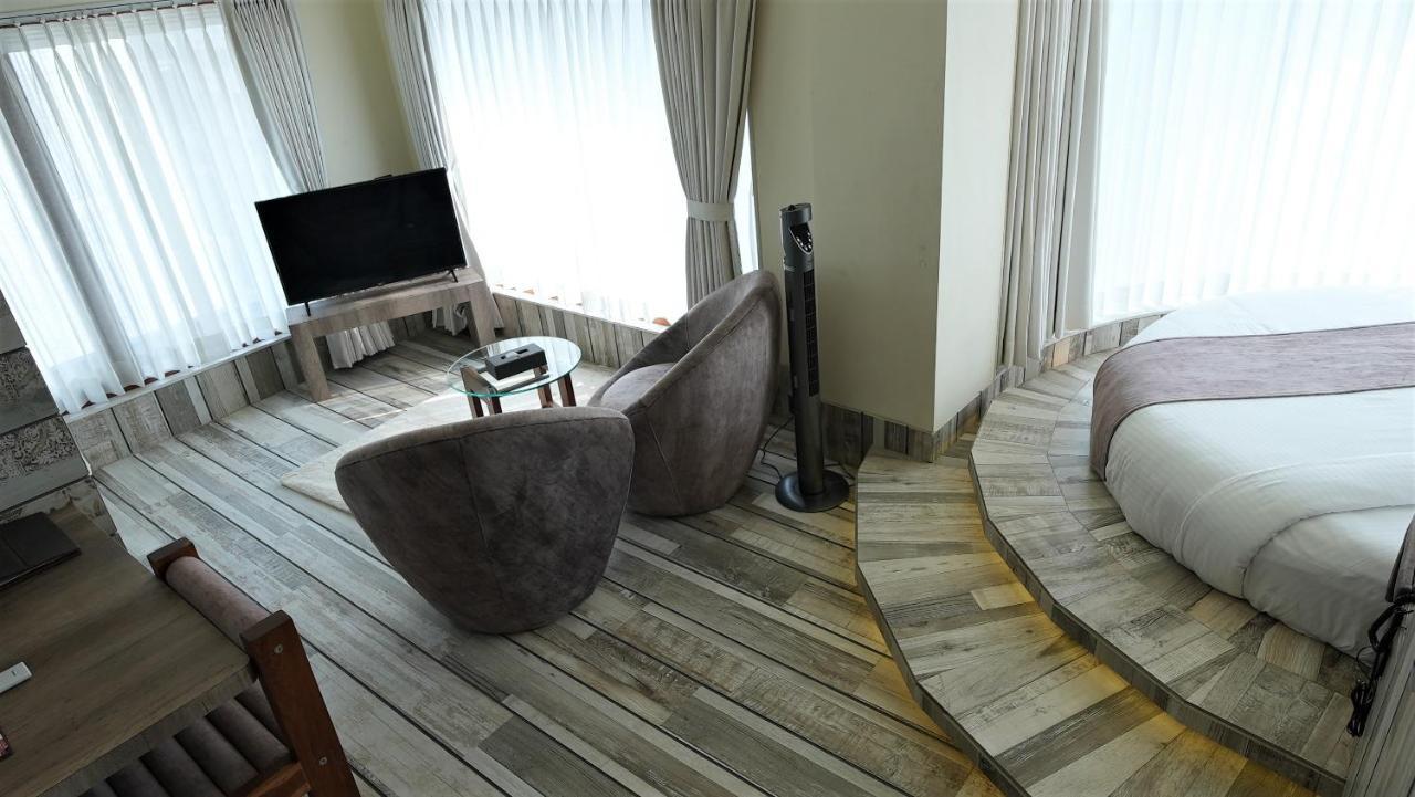 De Glance Hotel Surat Zewnętrze zdjęcie
