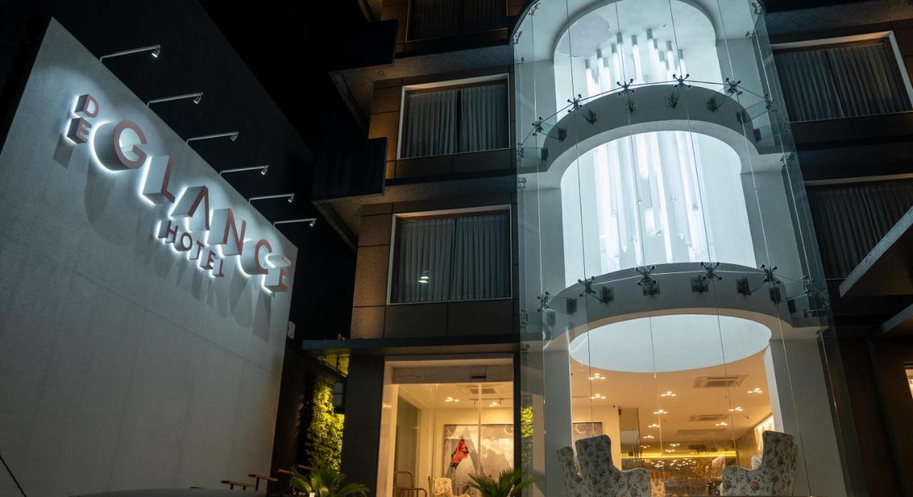 De Glance Hotel Surat Zewnętrze zdjęcie