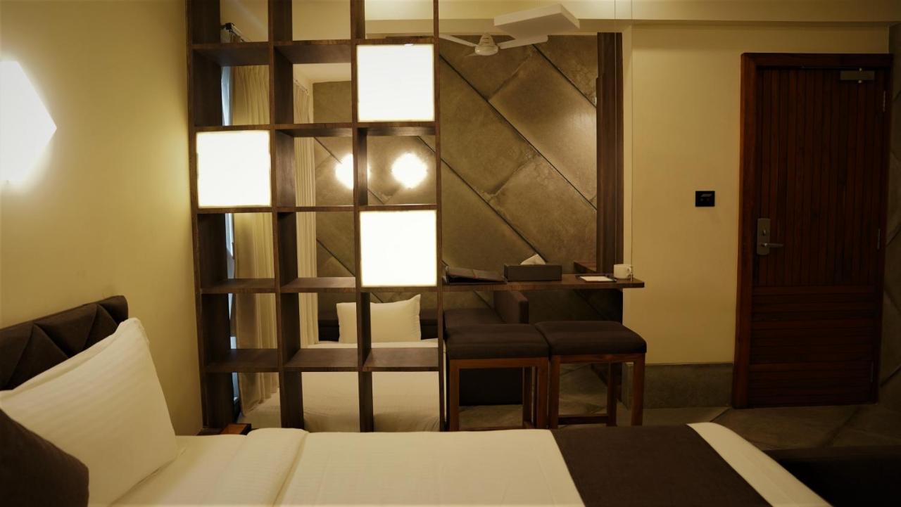 De Glance Hotel Surat Zewnętrze zdjęcie